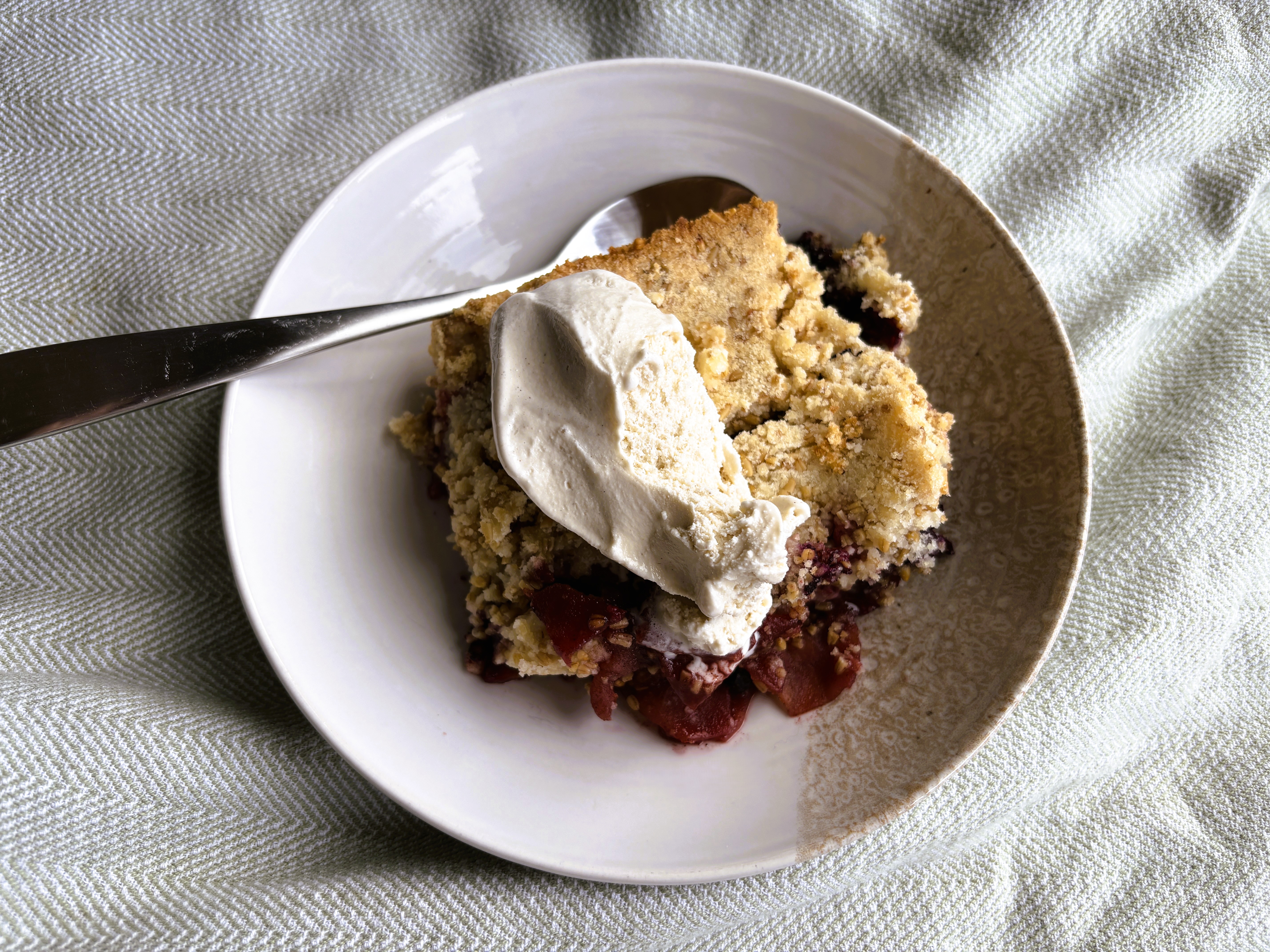 Apple and Berry Crumble